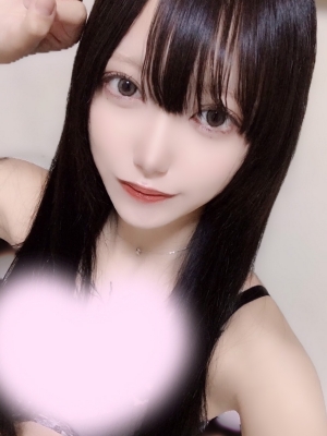 可愛さ満点でスタイル細身！　人懐っこくエッチなサービス抜群！　ご予約受付中！